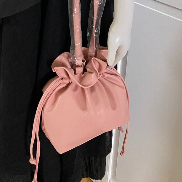 Women's sporty faux leather pink drawstring bag - Picture 3 of 6